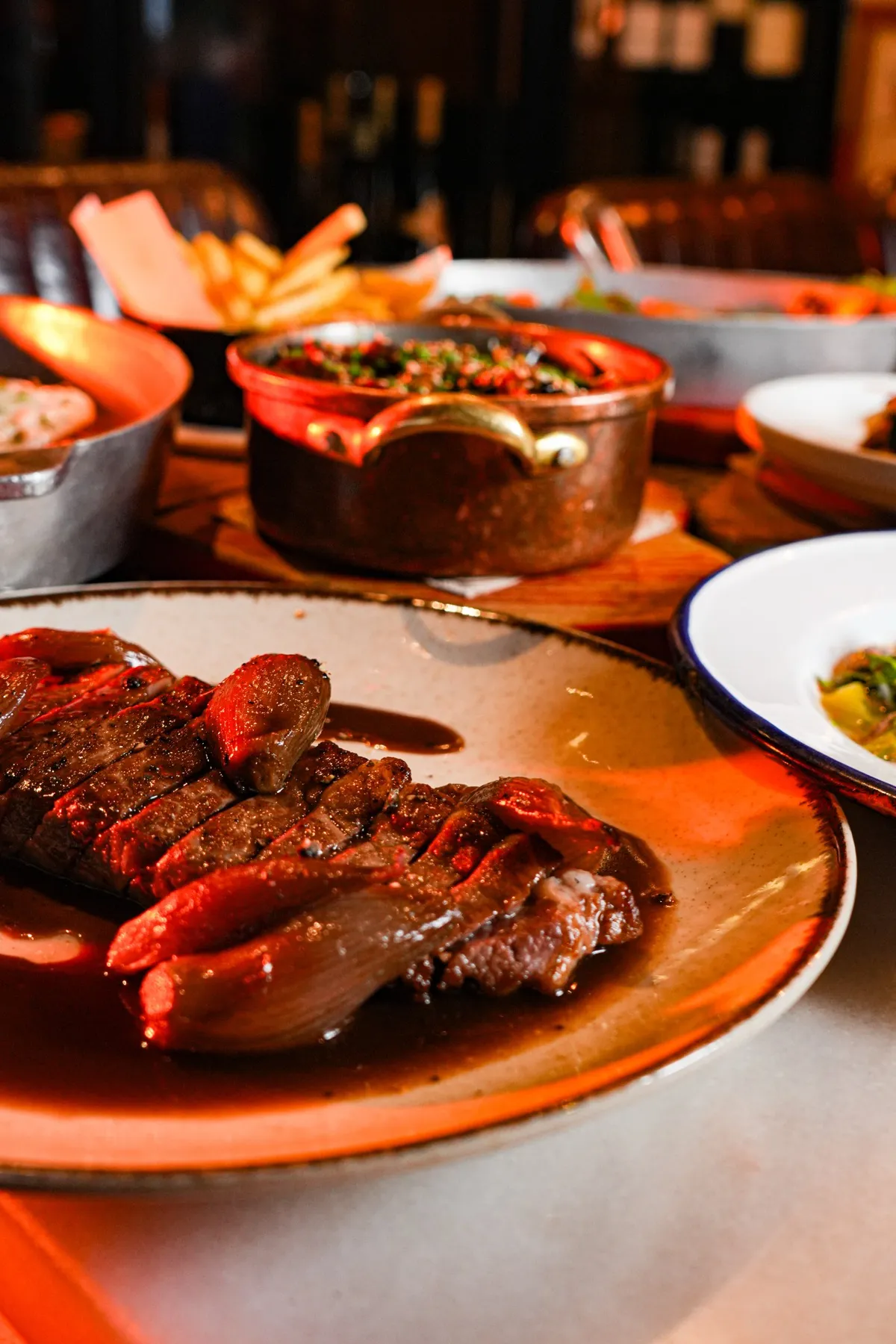 Vazia de novilho grain-fed com molho demi-glace